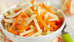 Салат з моркви (100 г),  яблука (100 г) і сиру  (30 г)
