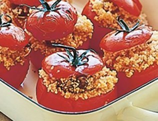 Запеченные помидоры, фаршированные кускусом