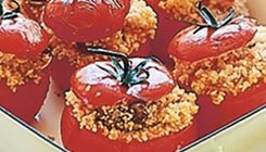 Запеченные помидоры, фаршированные кускусом